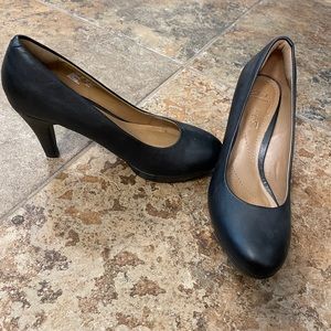 Clarks Black Brier Dolly Heels Size 7.5